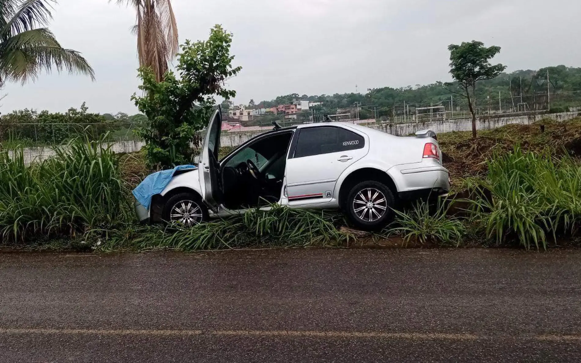 salió de la carretera